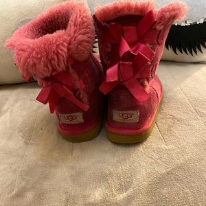 Girls pink Ugg boot size 3